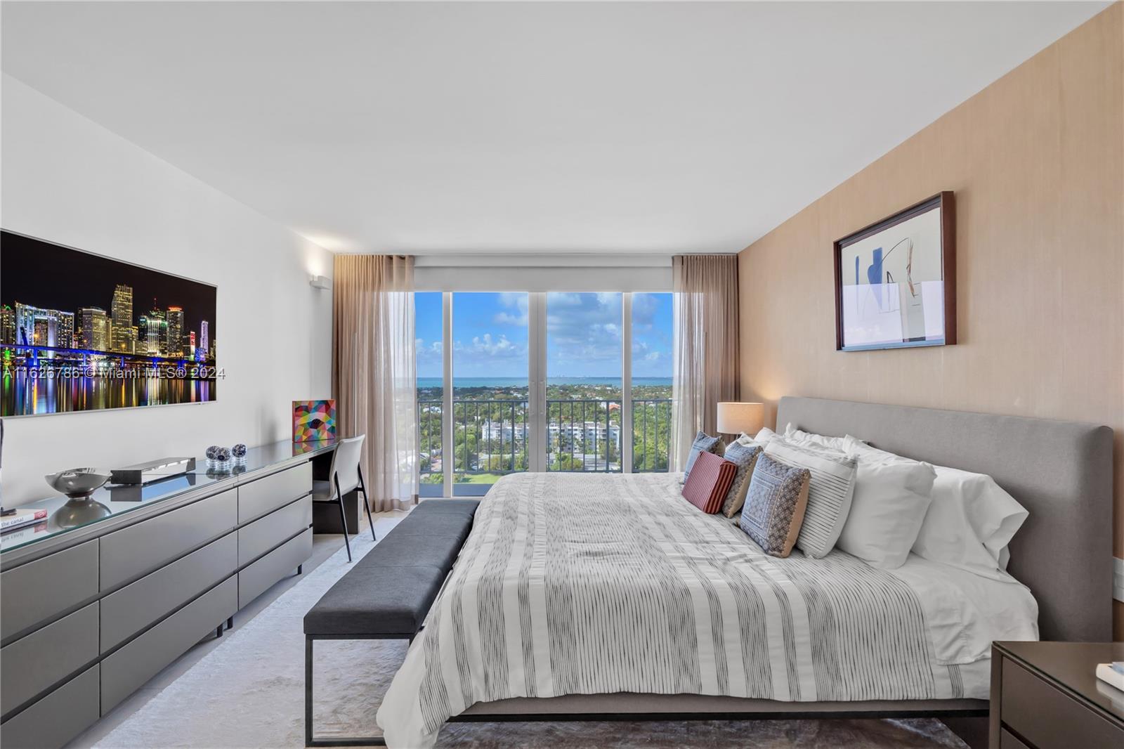881 Ocean Dr #16D, Key Biscayne FL 33149