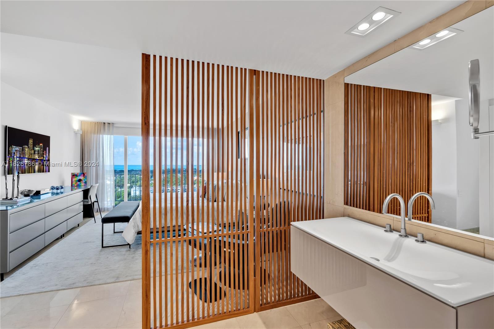 881 Ocean Dr #16D, Key Biscayne FL 33149