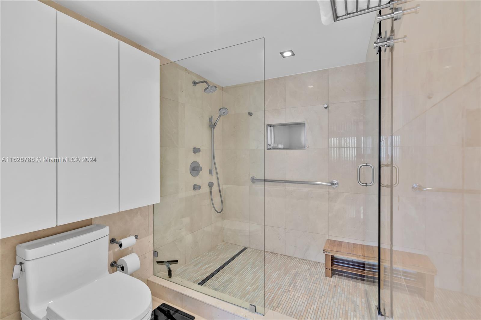 881 Ocean Dr #16D, Key Biscayne FL 33149