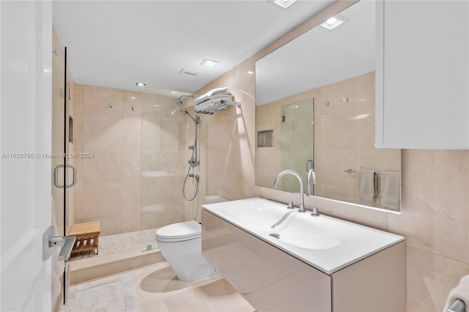 881 Ocean Dr #16D, Key Biscayne FL 33149