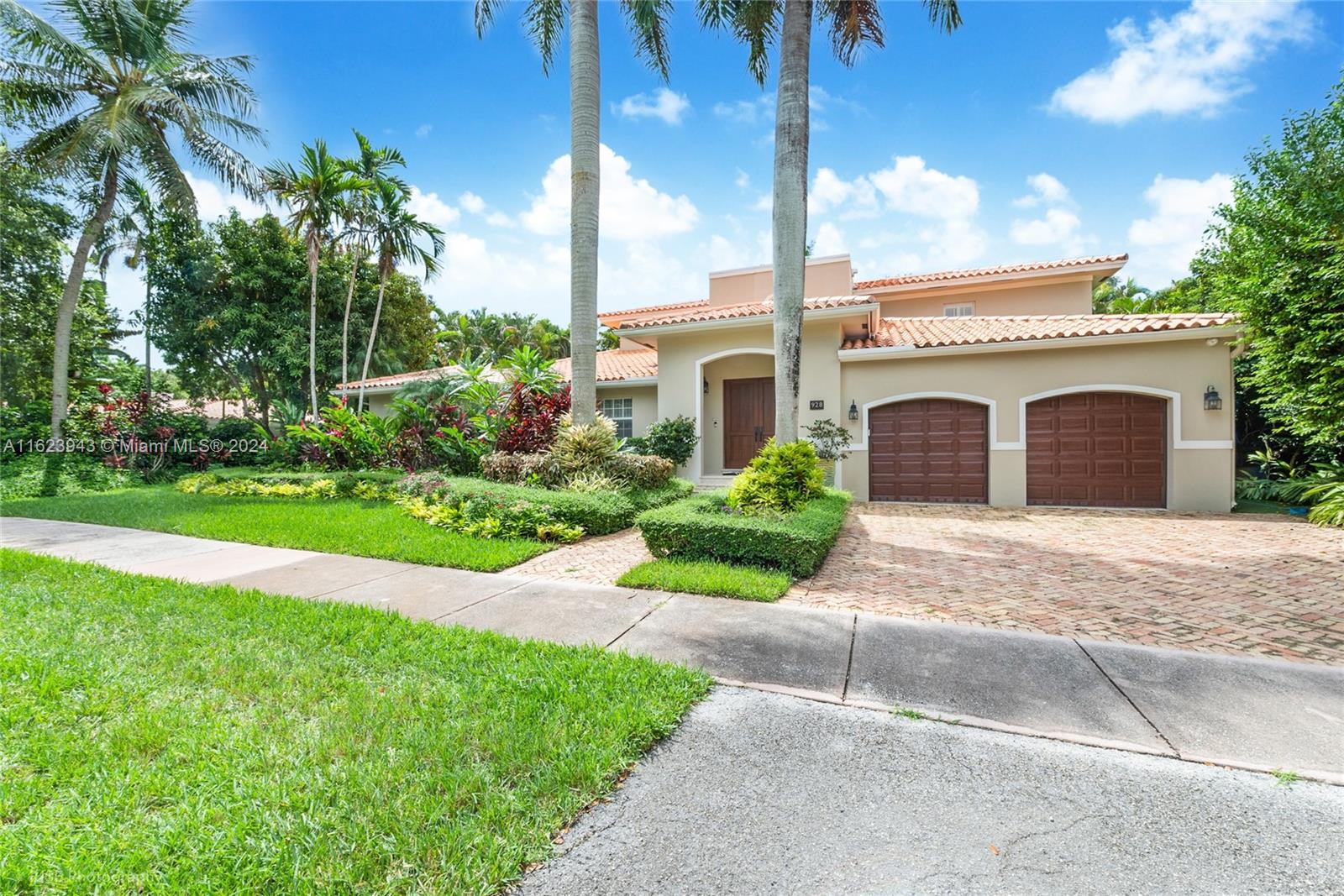 928 Placetas Ave, Coral Gables, Florida image 1