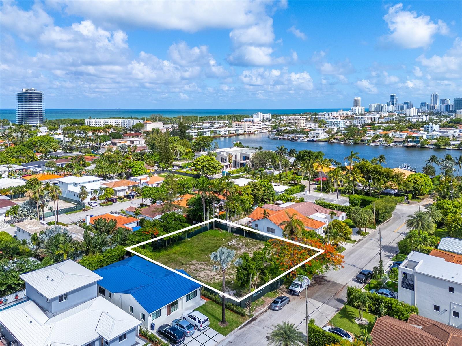 8821 And 8835 Froude Ave, Surfside, Florida image 4