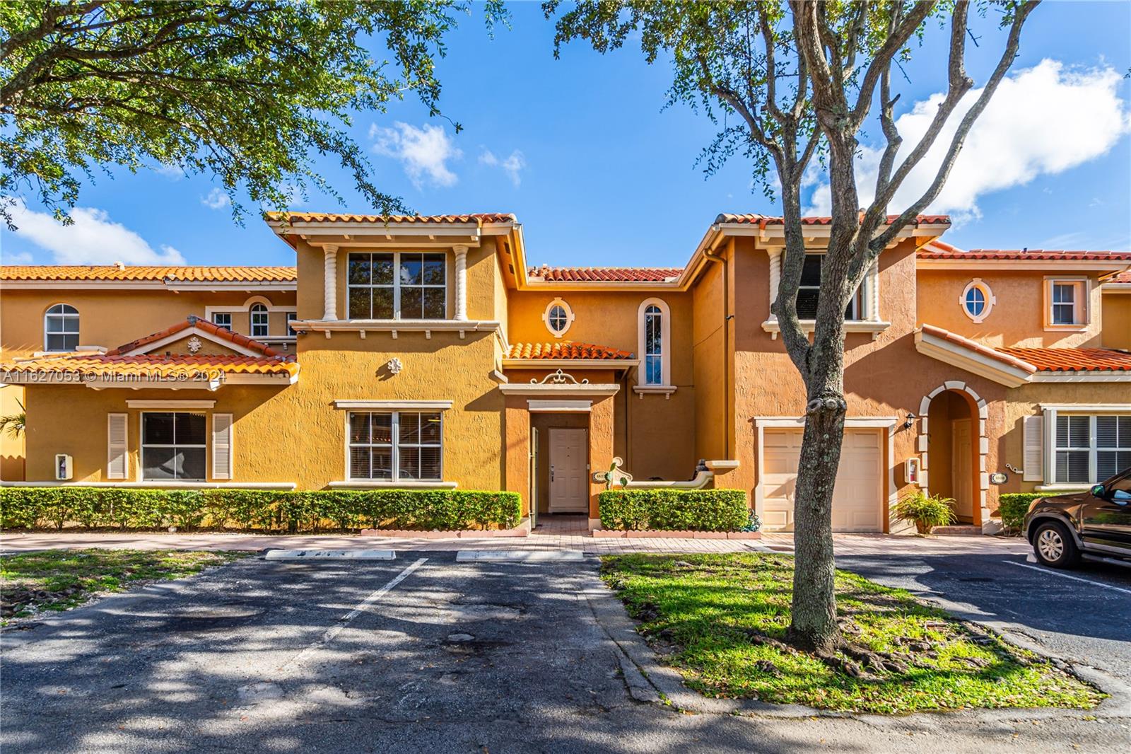 Residential, Miami Lakes, Florida image 1