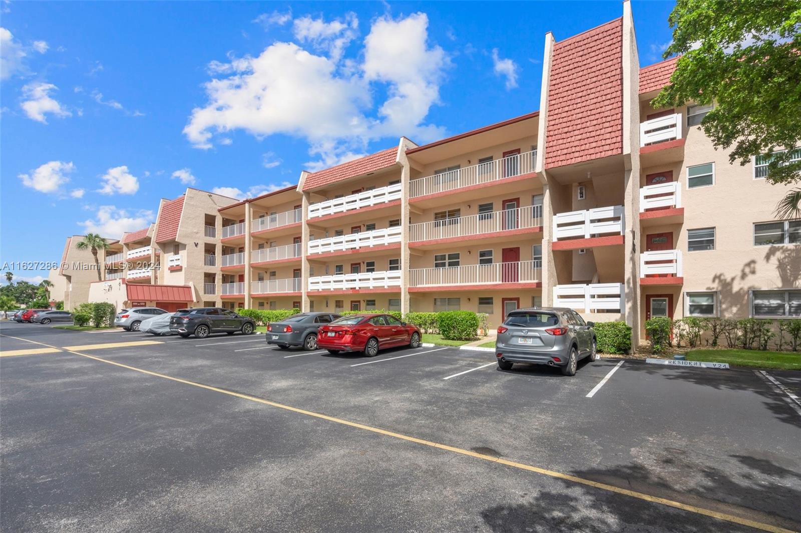 1045 Country Club Dr #107, Margate, Florida image 26