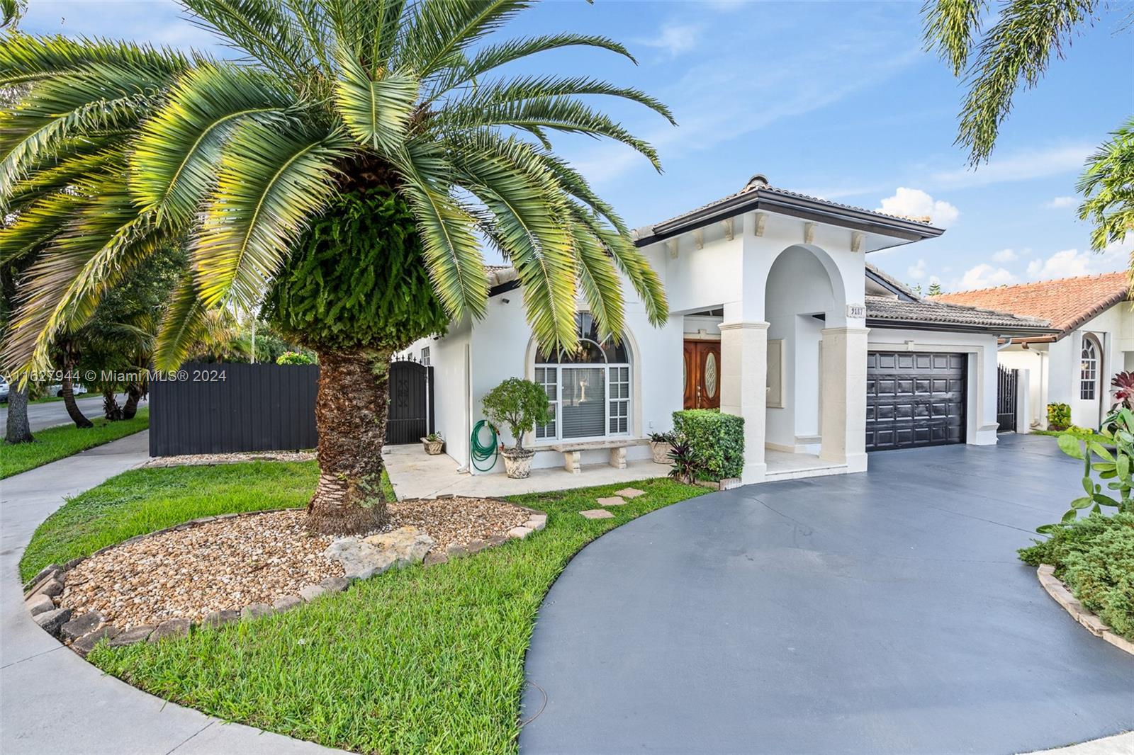 9187 NW 150th Ter, Miami Lakes, Florida image 2