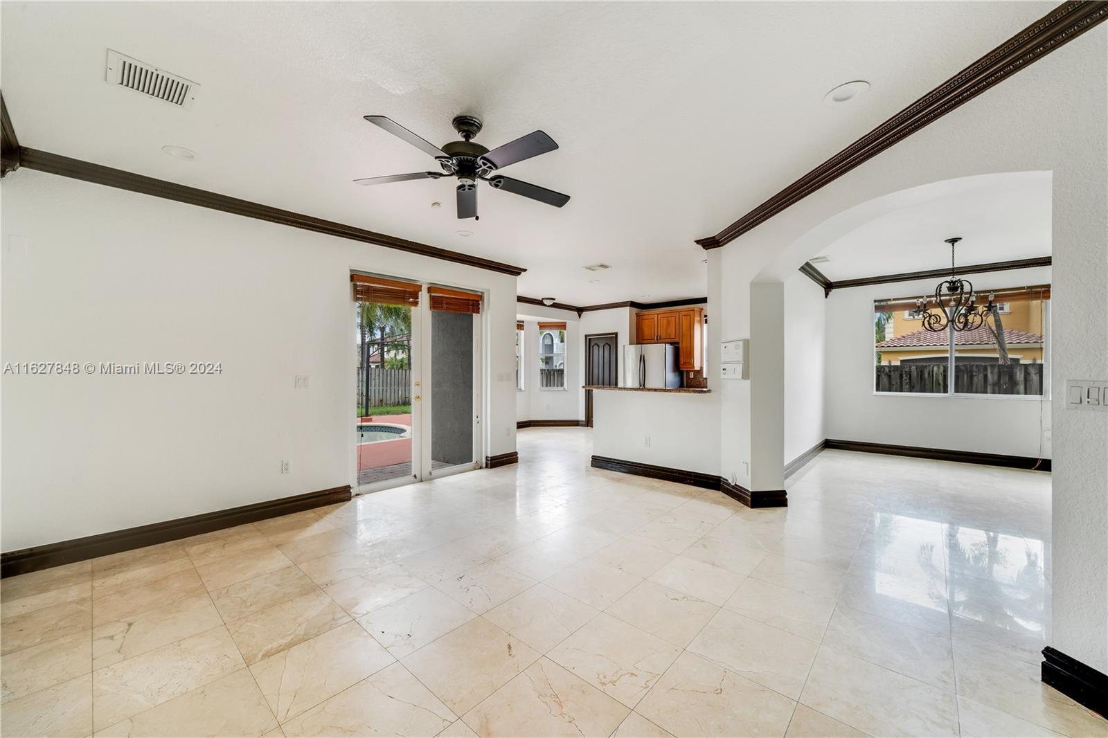 Listing Photo 12