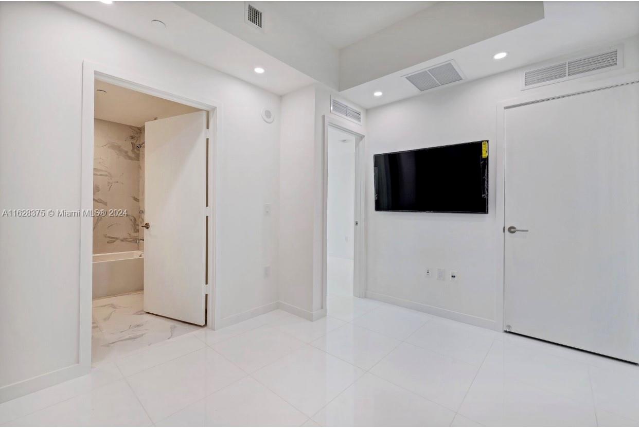 851 NE 1st Ave #1506, Miami FL 33132