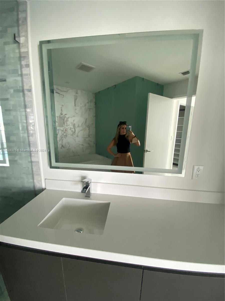 851 NE 1st Ave #1506, Miami FL 33132