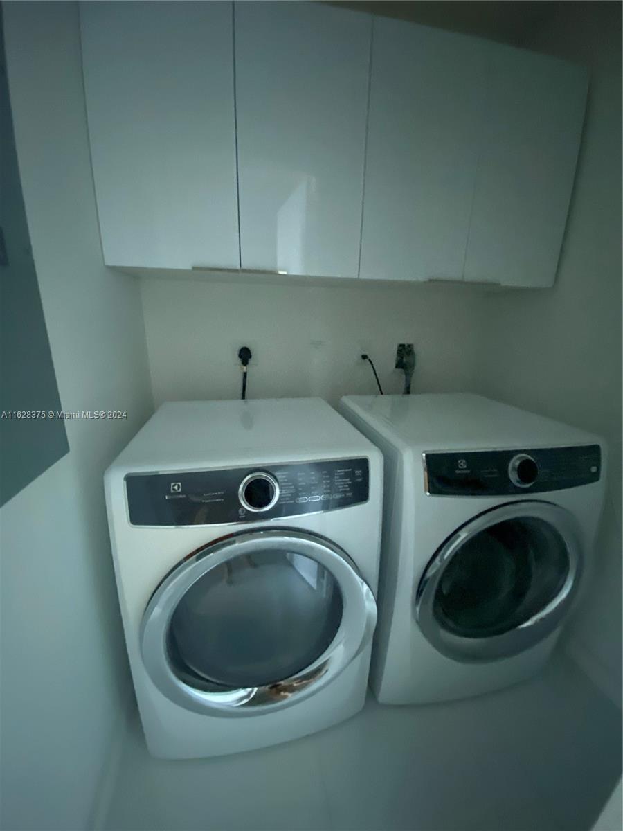 851 NE 1st Ave #1506, Miami FL 33132