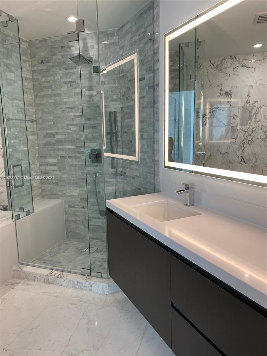851 NE 1st Ave #1506, Miami FL 33132