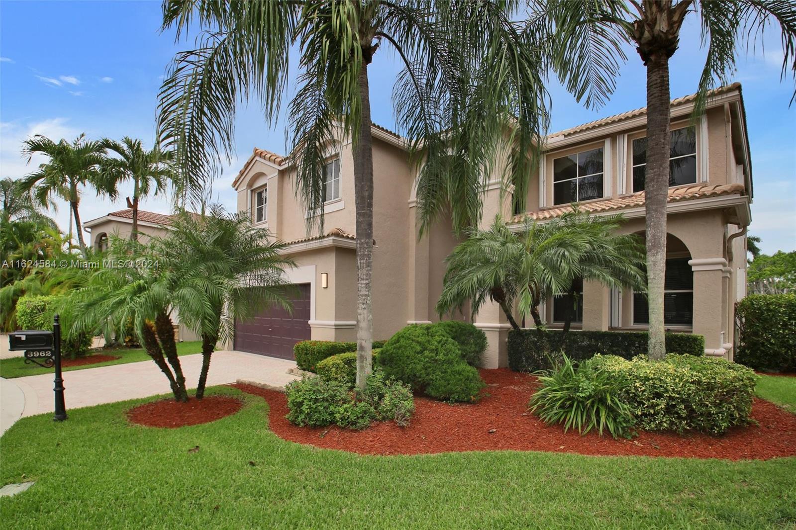 3962 Pinewood Ln, Weston, Florida image 3