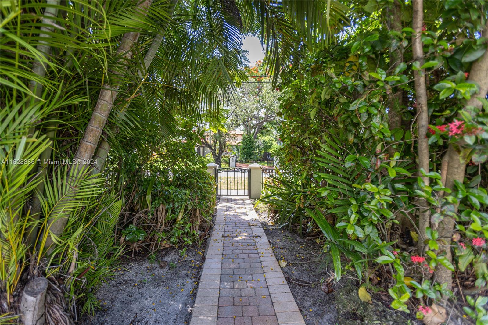 507 Hunting Lodge Dr, Miami Springs, Florida image 10