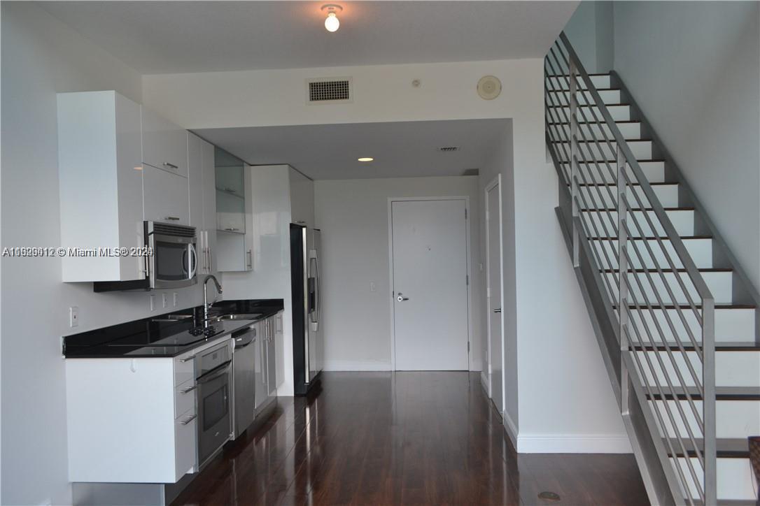 60 SW 13th St #3011, Miami FL 33130