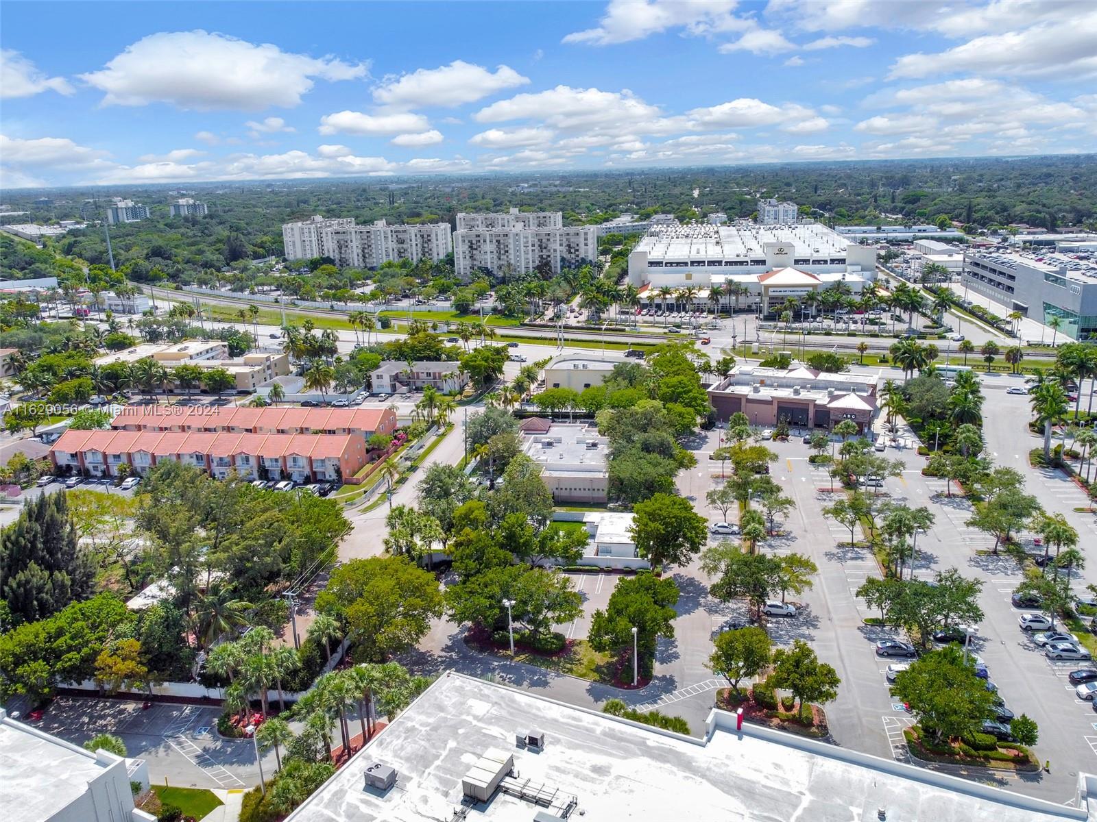 2055 NE 140th St, North Miami Beach, Florida image 33