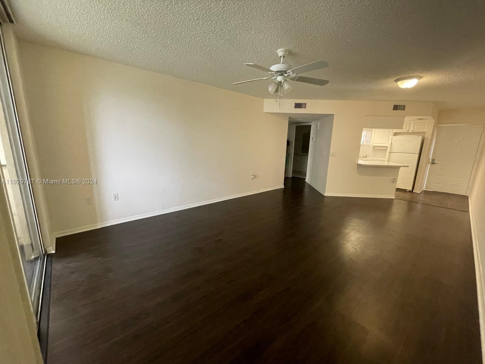 8353 Lake Dr #202, Doral, Florida image 3