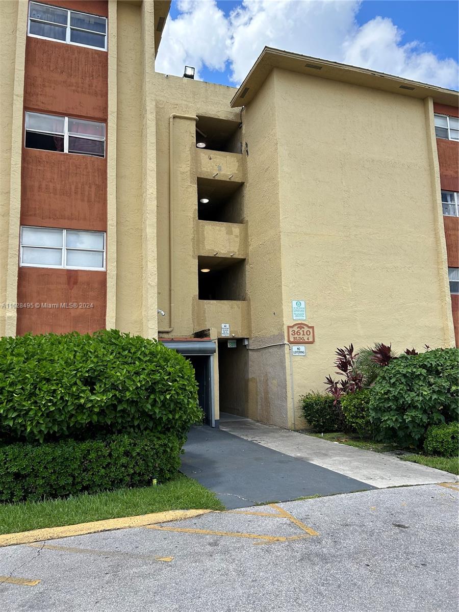 3610 NW 21st St #104, Lauderdale Lakes, Florida image 6