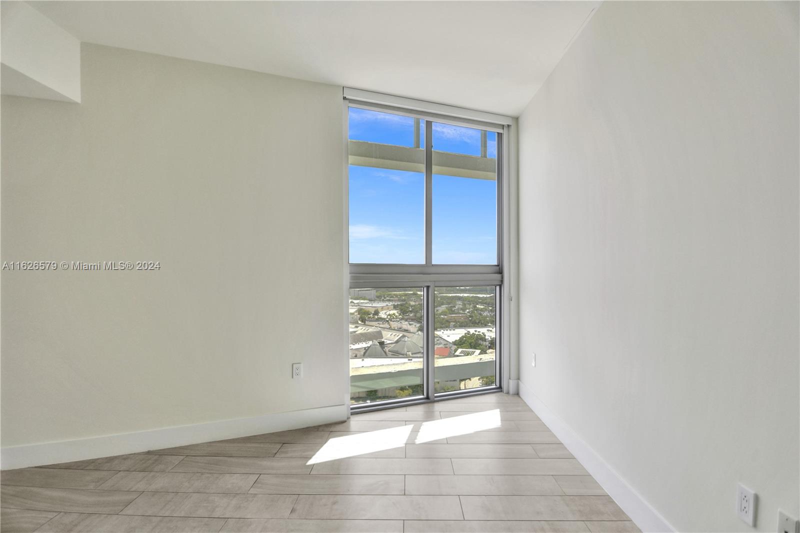 2000 Metropica Way #2110, Sunrise, Florida image 31