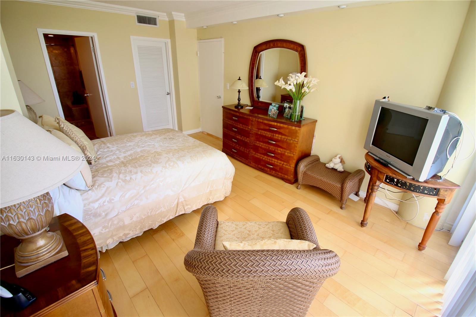 Listing Photo 8