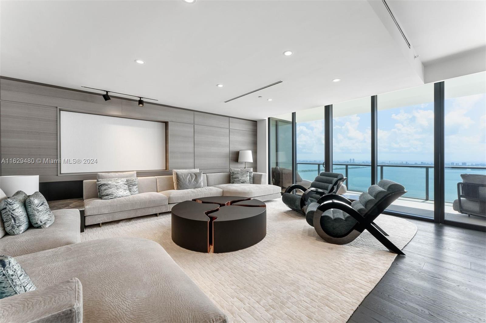 Condo for Sale in Miami, FL