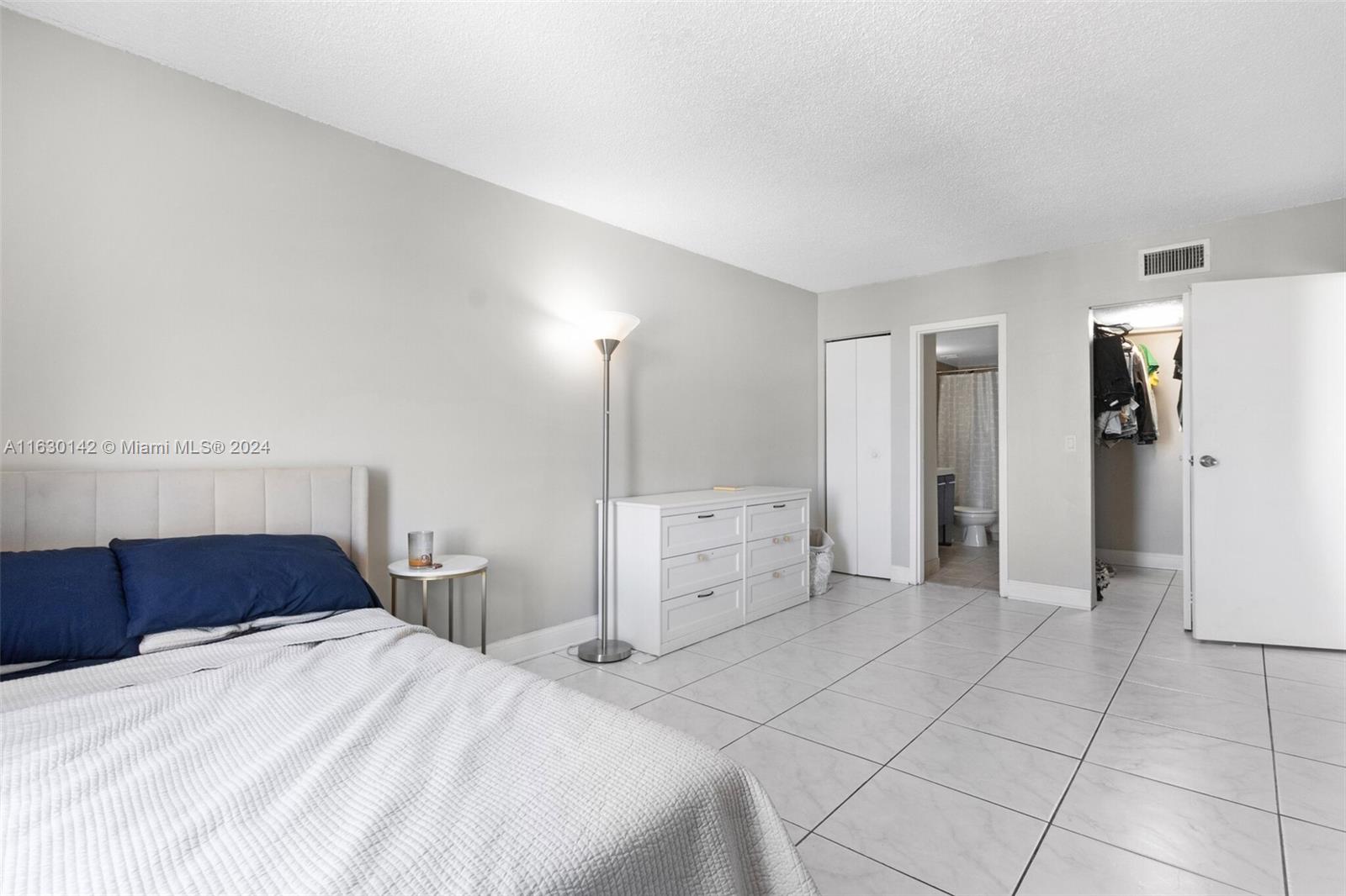 13499 Biscayne Blvd #1112, North Miami, Florida image 24