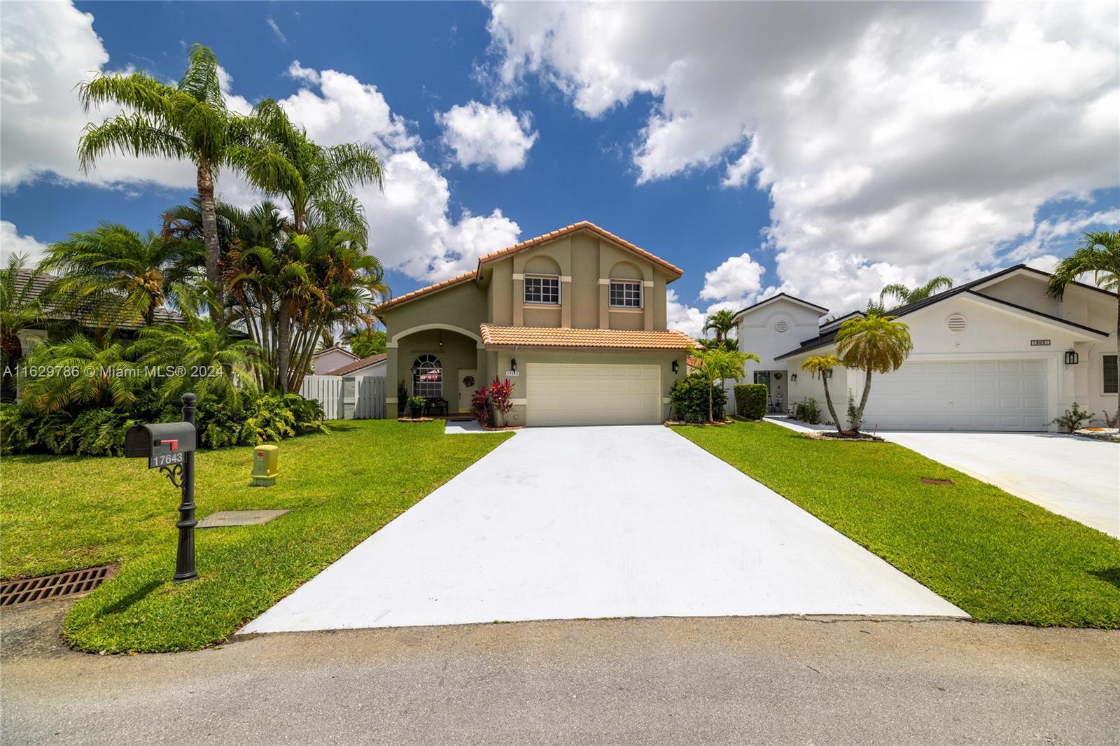 17643 SW 5th St, Pembroke Pines, Florida image 2