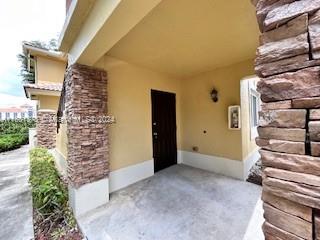 990 NE 33rd Ter #101, Homestead, Florida image 2