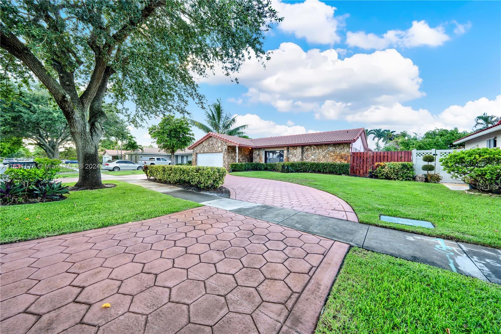 9693 NW 28th St, Coral Springs, Florida image 2