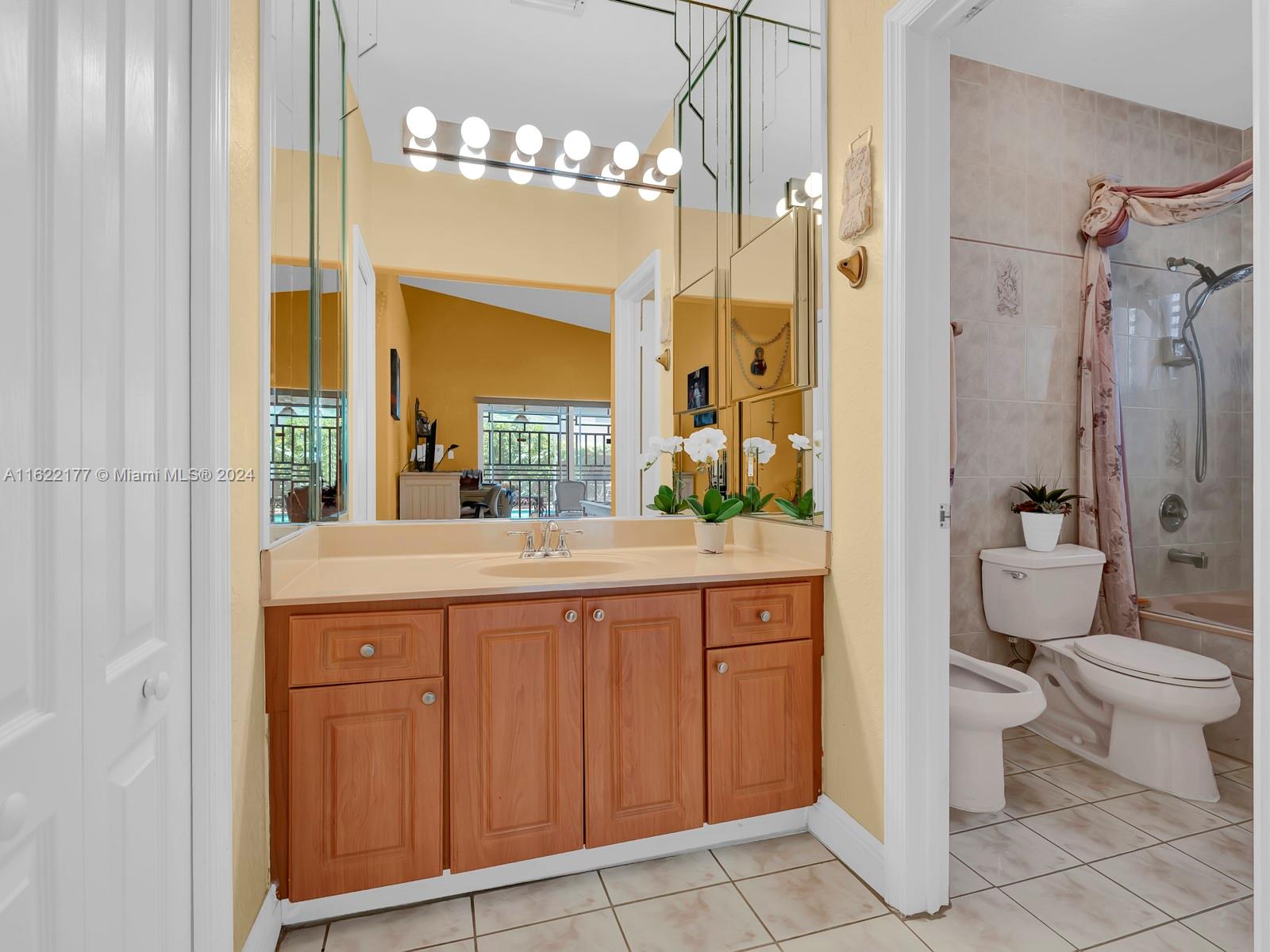 8910 NW 153rd Ter, Miami Lakes, Florida image 18