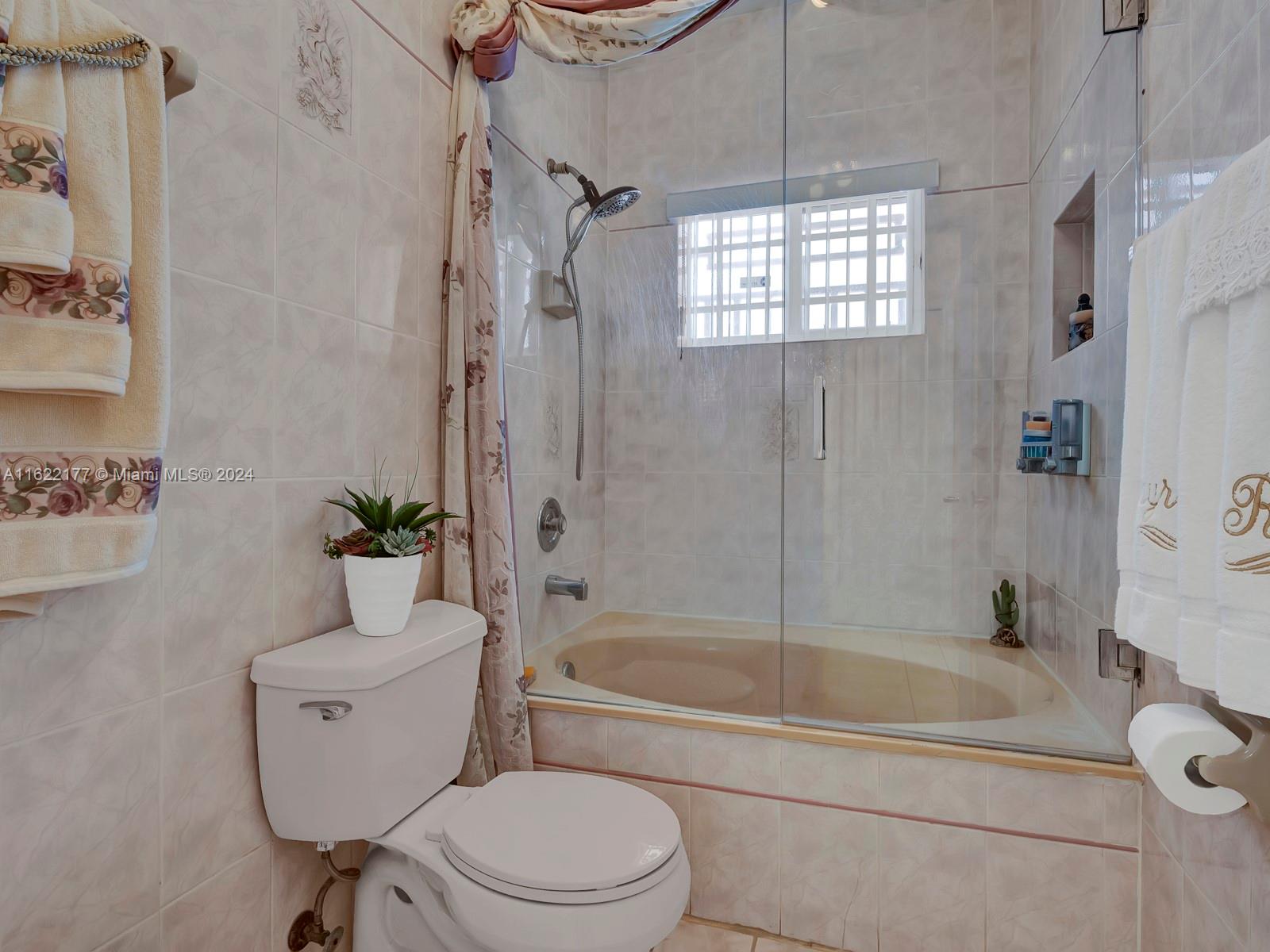 8910 NW 153rd Ter, Miami Lakes, Florida image 19