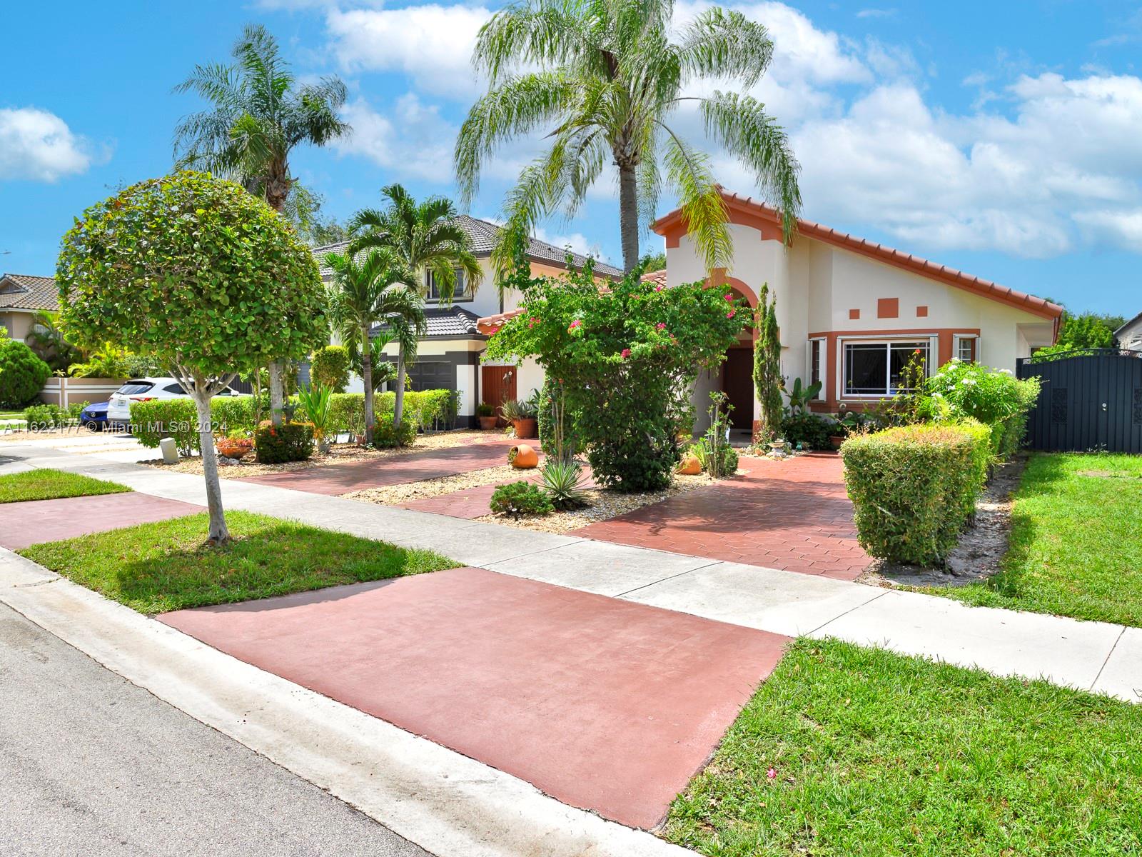 8910 NW 153rd Ter, Miami Lakes, Florida image 4