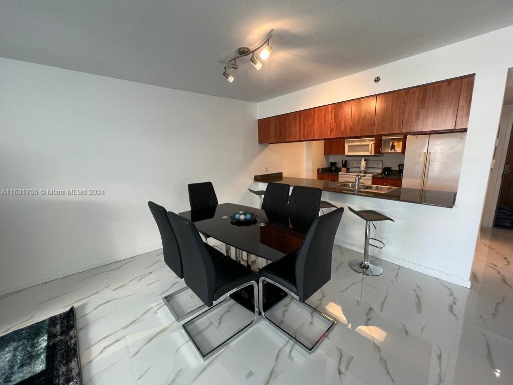 1200 Brickell Bay Dr #3404, Miami, Florida image 2