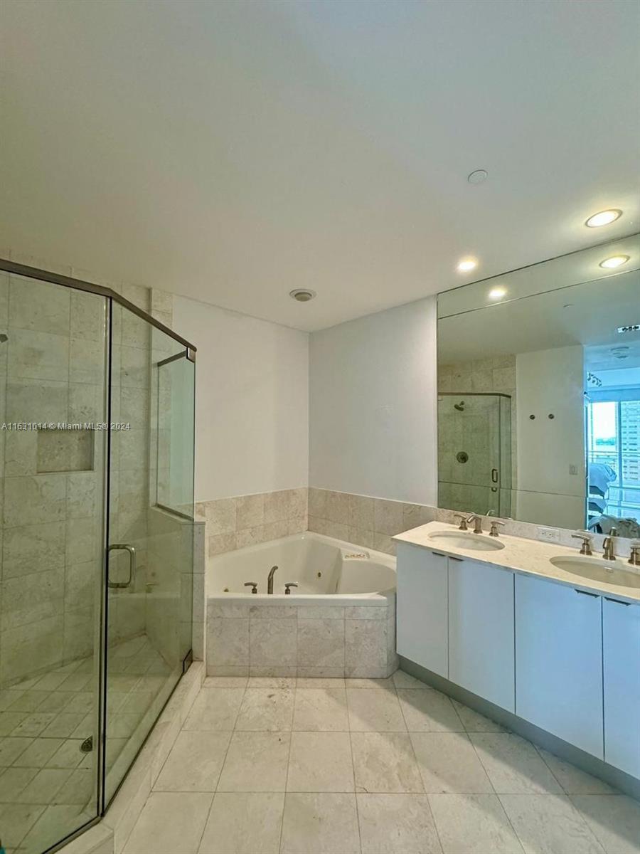 901 Brickell Key Blvd #3206, Miami FL 33131