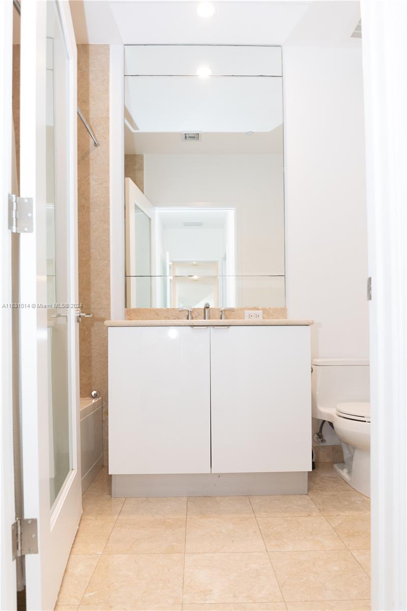 901 Brickell Key Blvd #3206, Miami FL 33131