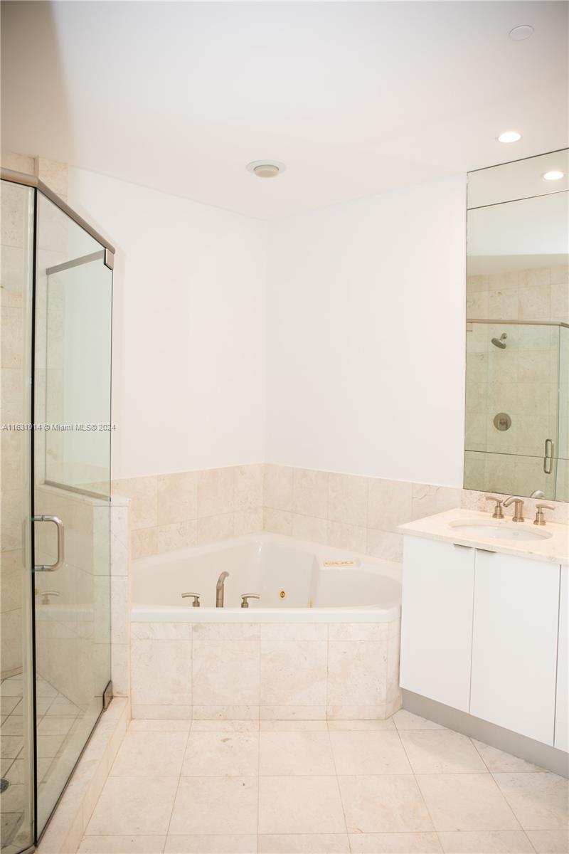 901 Brickell Key Blvd #3206, Miami FL 33131