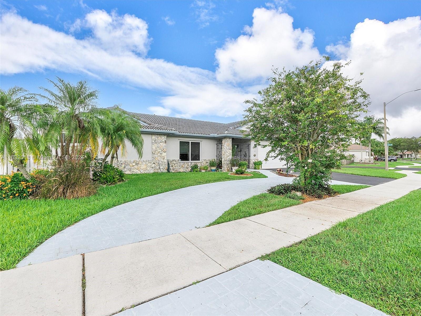 5050 Hawkes Bluff Ave, Davie, Florida image 3