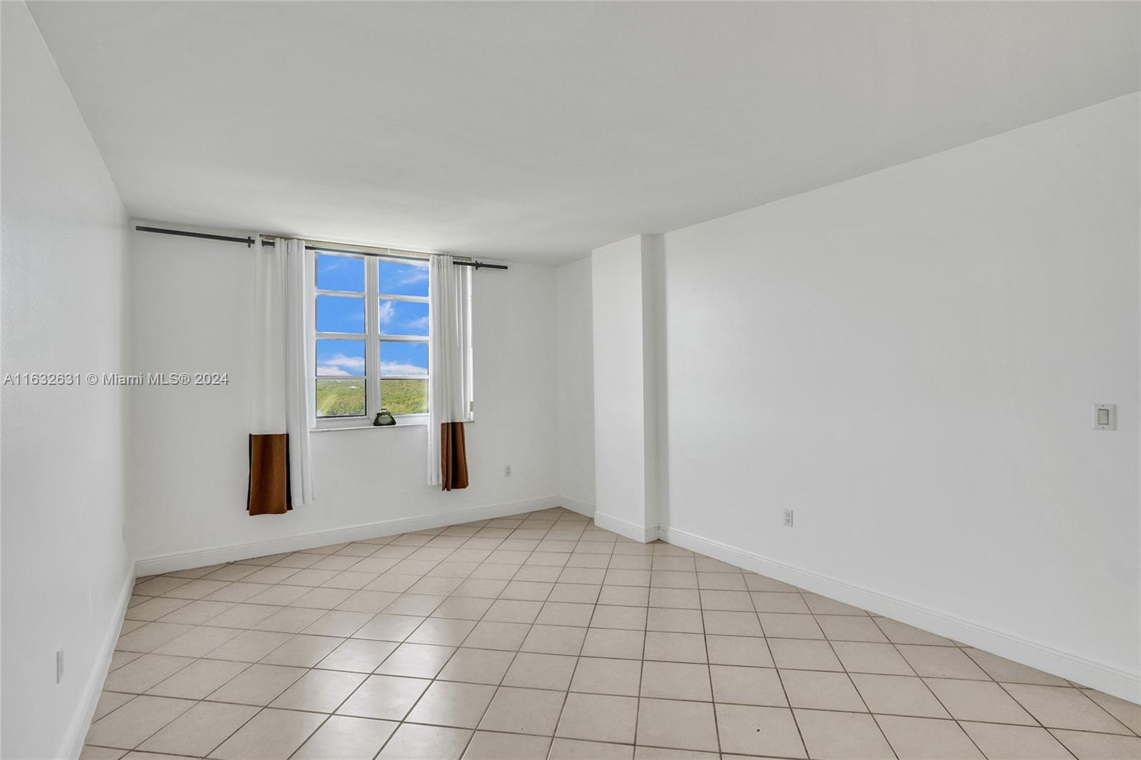 500 Bayview Dr #826, Sunny Isles Beach, Florida image 30