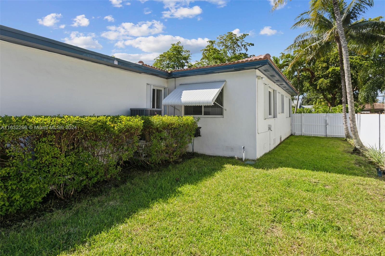 660 NE 121st St, Biscayne Park, Florida image 37