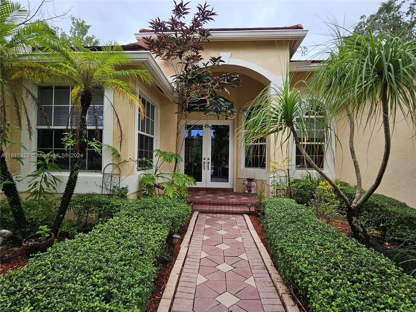 3739 Oak Ridge Cir, Weston, Florida image 4