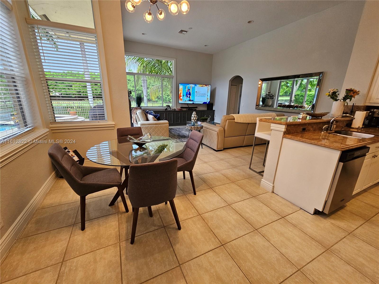 3739 Oak Ridge Cir, Weston, Florida image 9