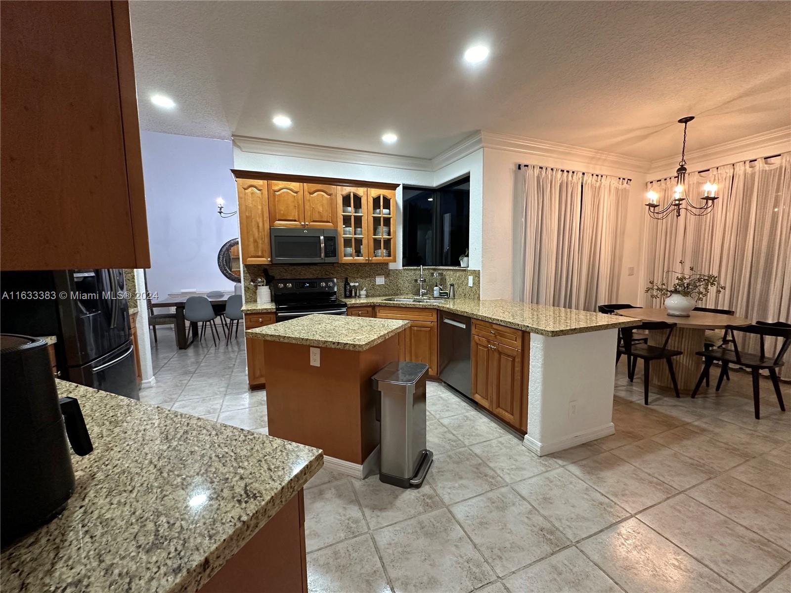 18115 NW 15th Ct, Pembroke Pines, Florida image 4