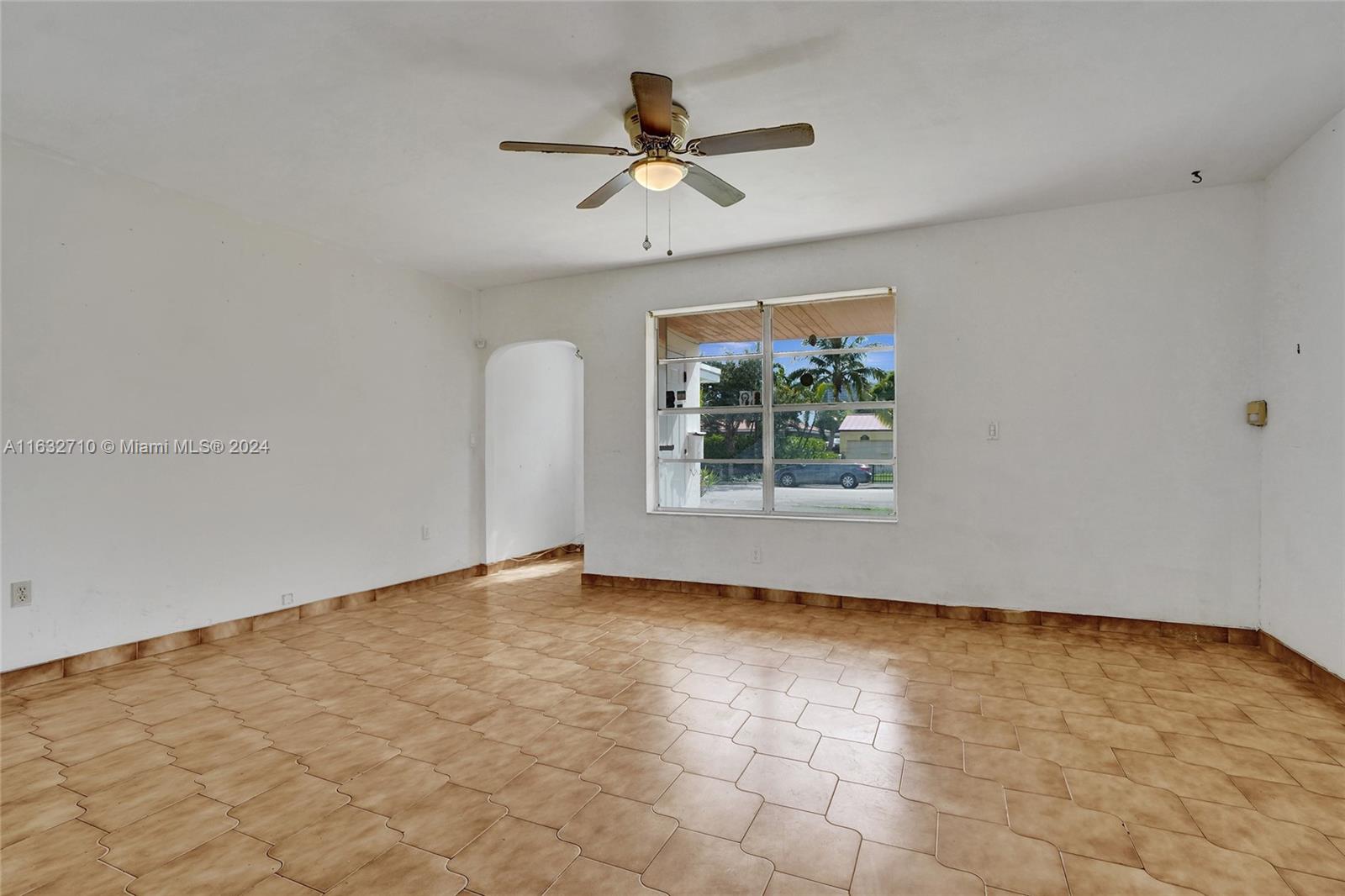 Listing Photo 11
