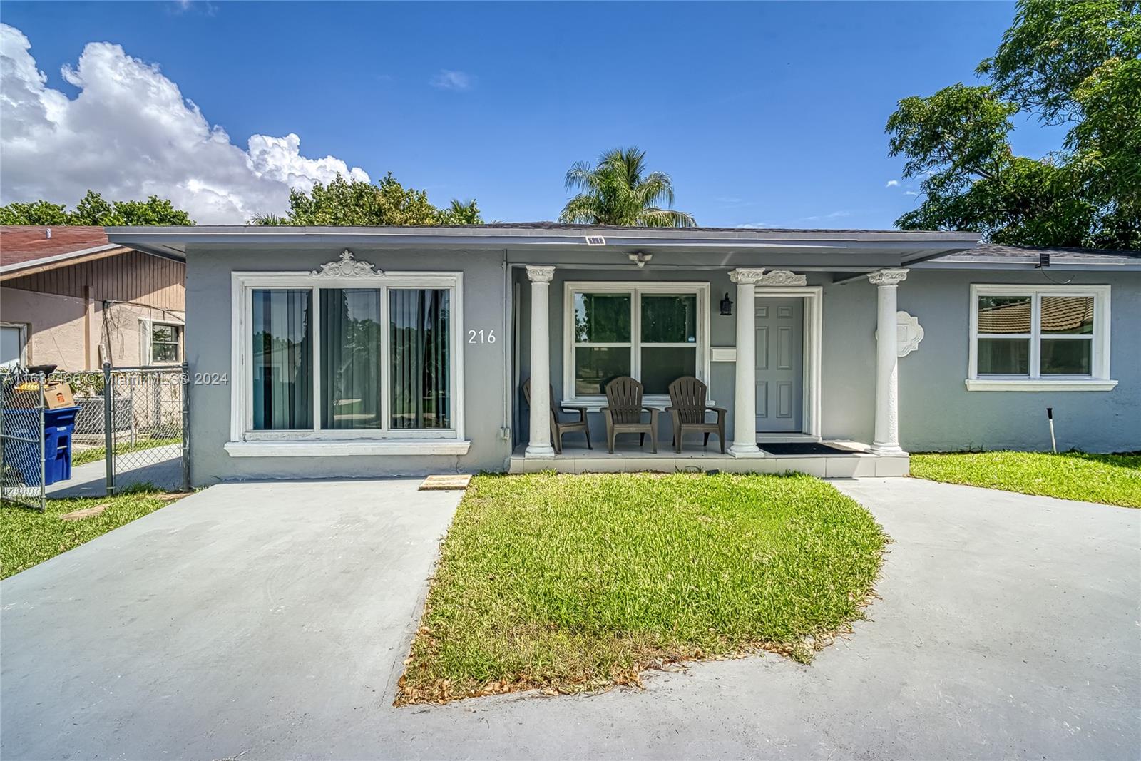 AMAZING 4/2 WATERFRONT HOUSE WITH 62 ACRES LOT. BUY AND REPLAT TO BUILD TWO MORE HOUSES!!! AIRBNB, RENTED NON-STOP. GREAT INVESTMENT OPPORTUNITY! PERFECT LOCATION!