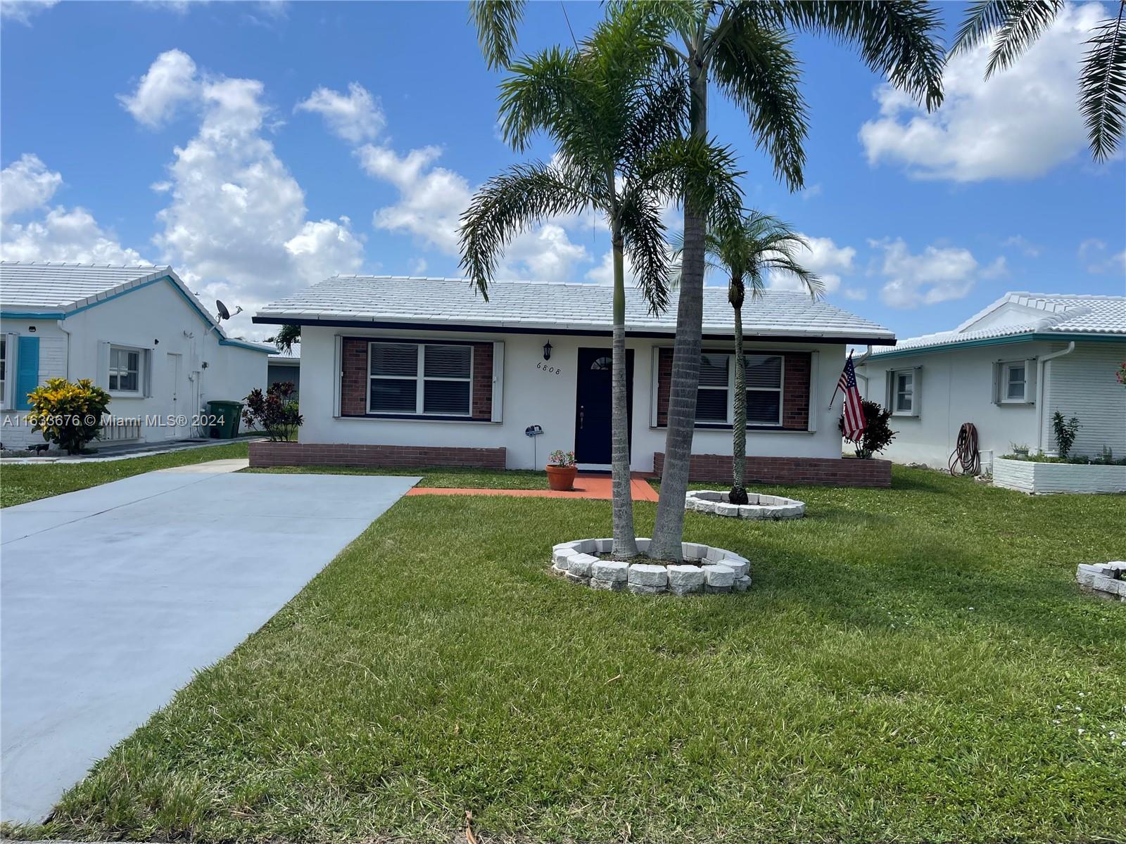 6808 NW 76th St, Tamarac, Florida image 2