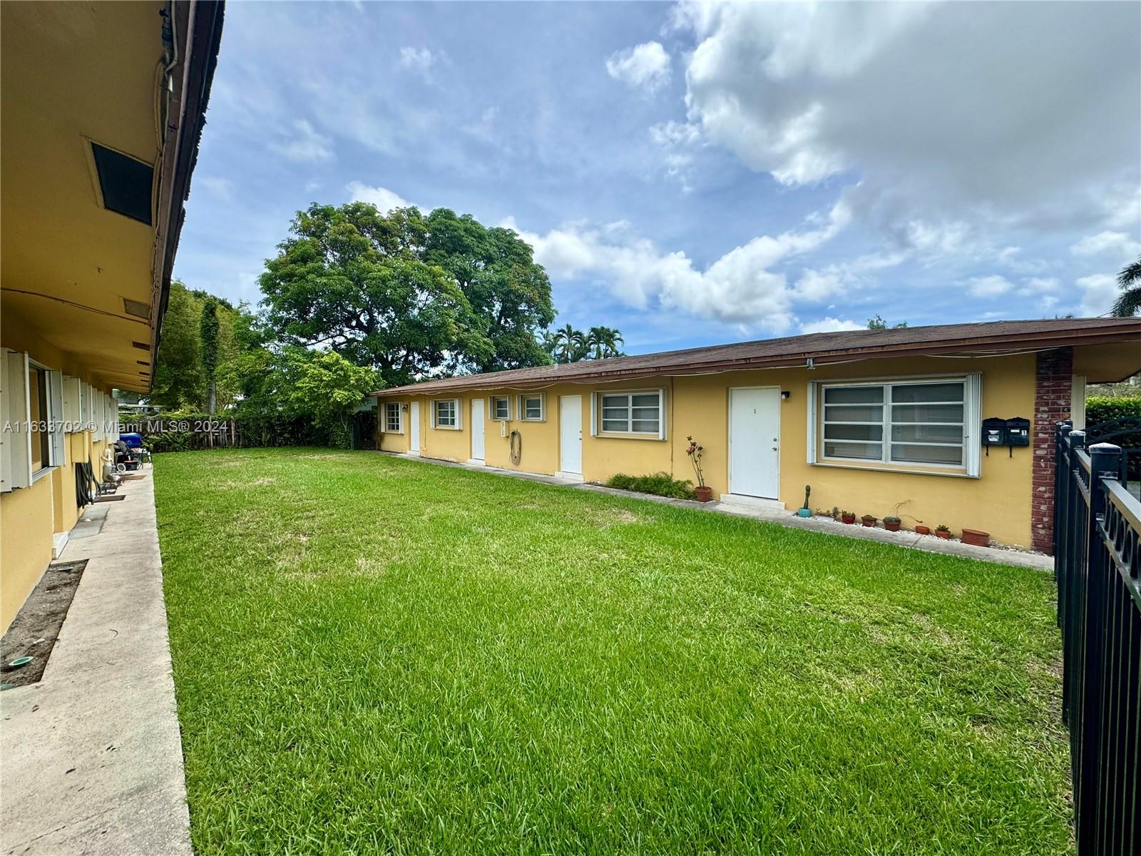 1723 SW 21st St, Fort Lauderdale, Florida image 2