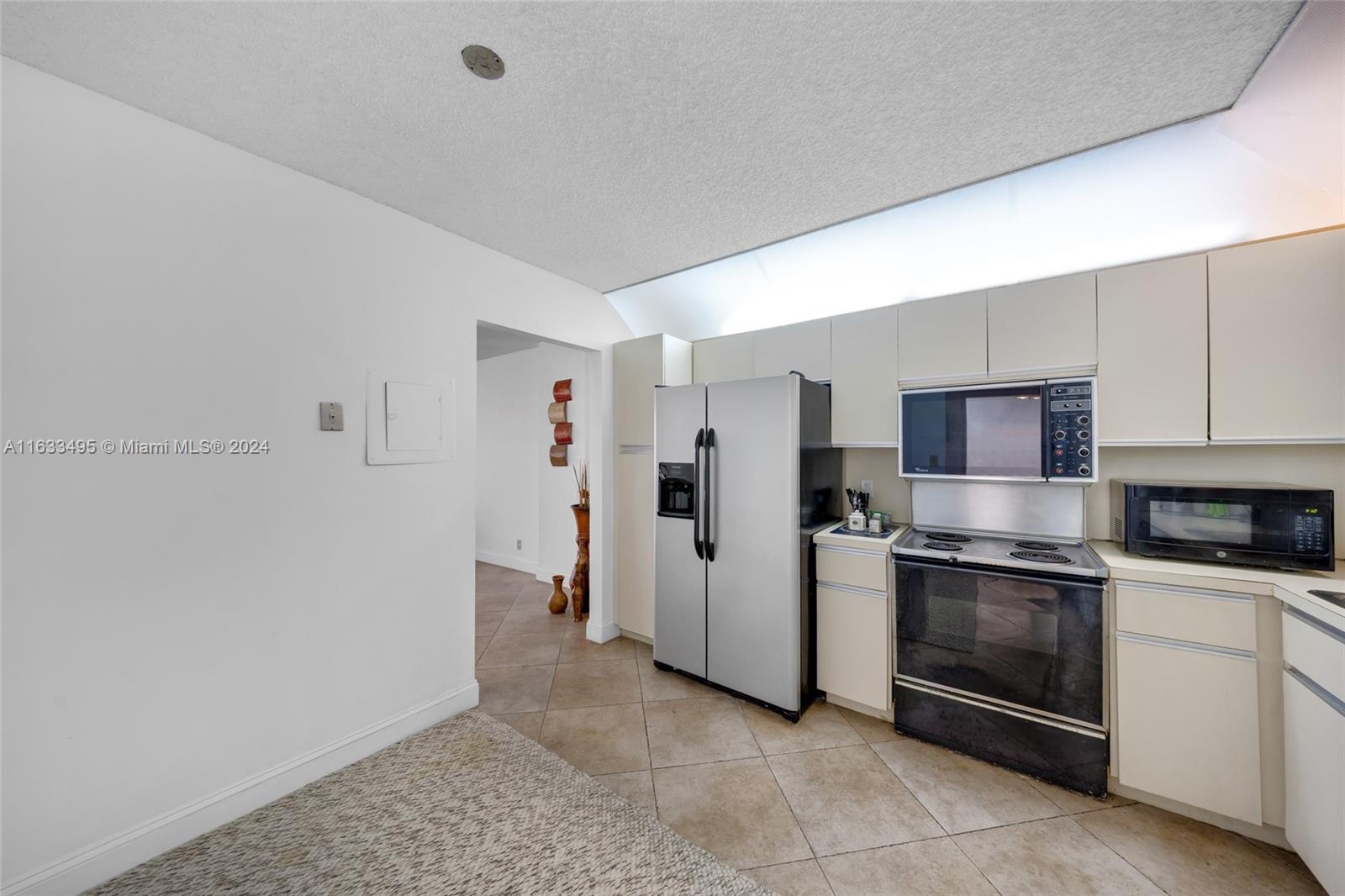 8877 Collins Ave #405, Surfside, Florida image 3