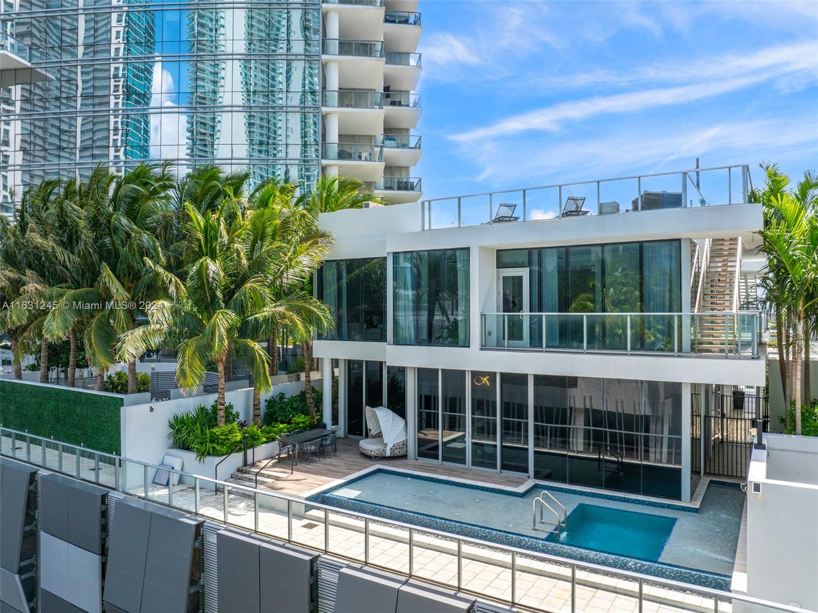 Apartamento à Venda em Miami, FL