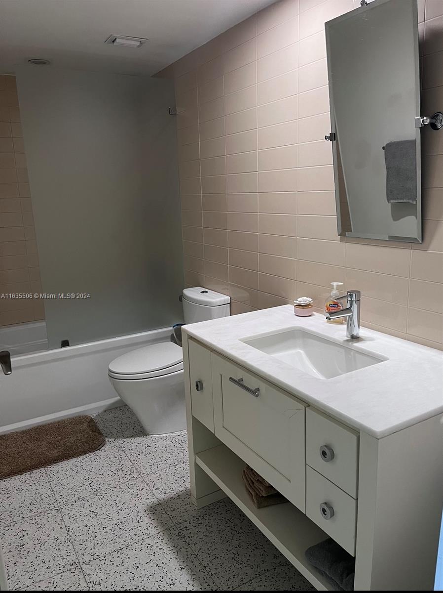 881 Ocean Dr #18B, Key Biscayne FL 33149
