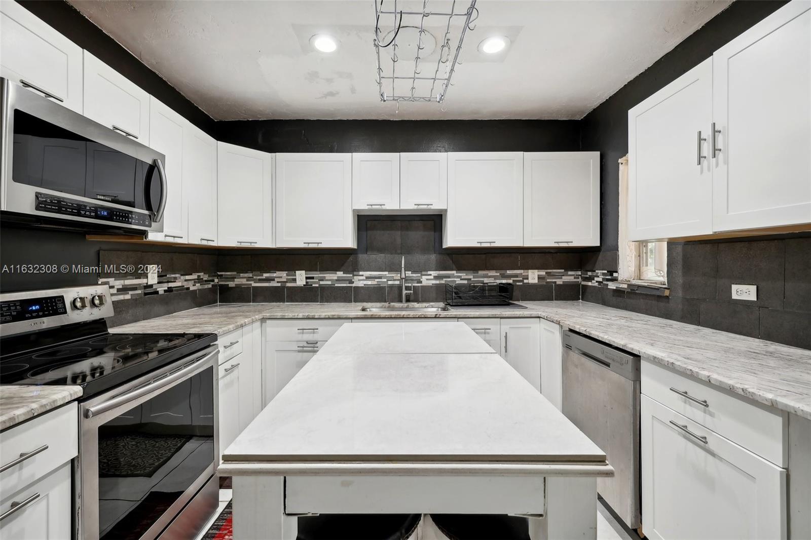 Listing Photo 8