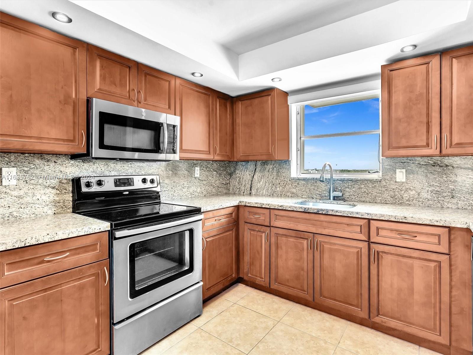 2750 NE 183rd St #1108, Aventura, Florida image 24