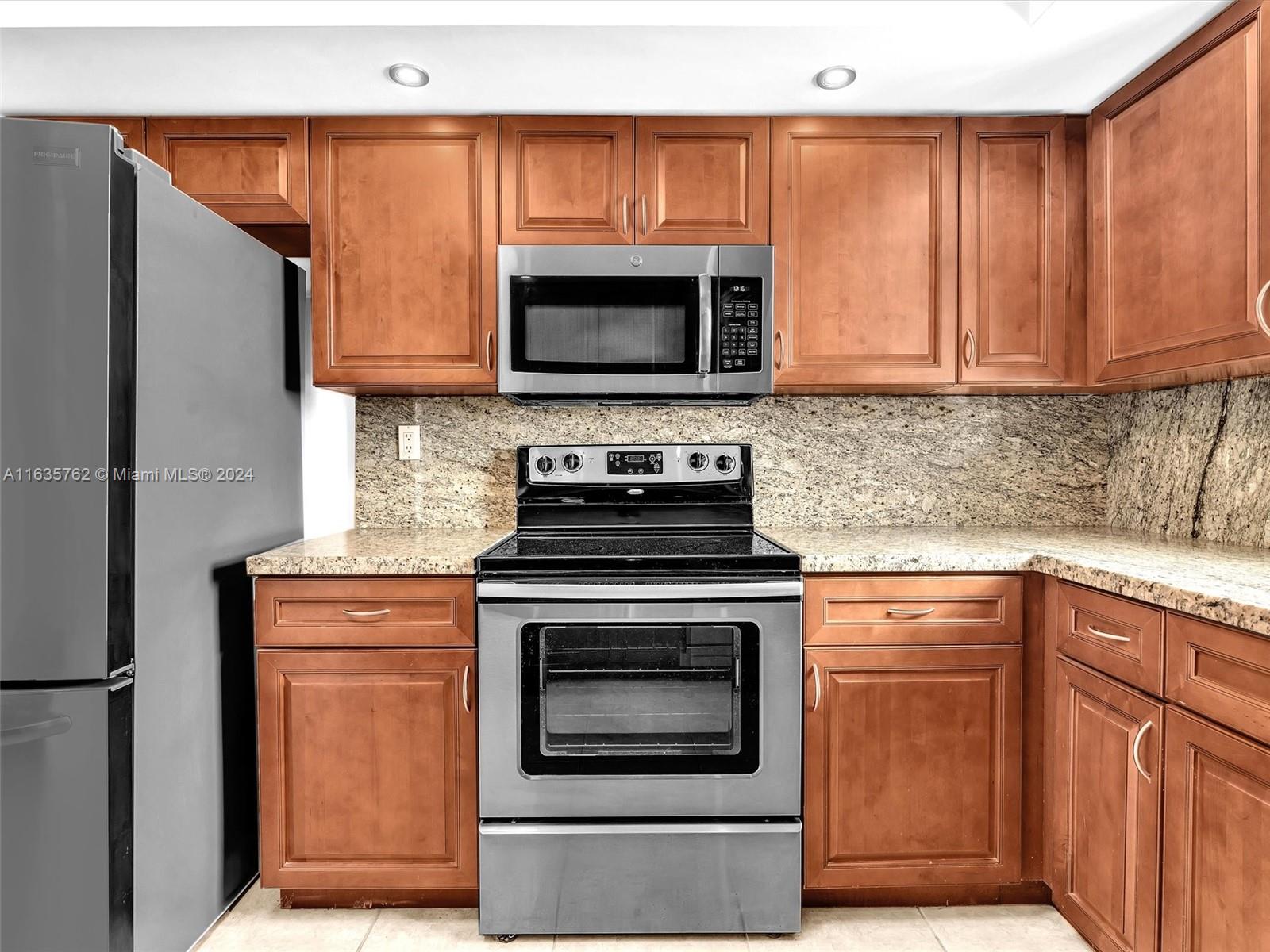 2750 NE 183rd St #1108, Aventura, Florida image 25